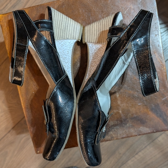 Un Tour En Ville Rease Slingbacks - Picture 4 of 10